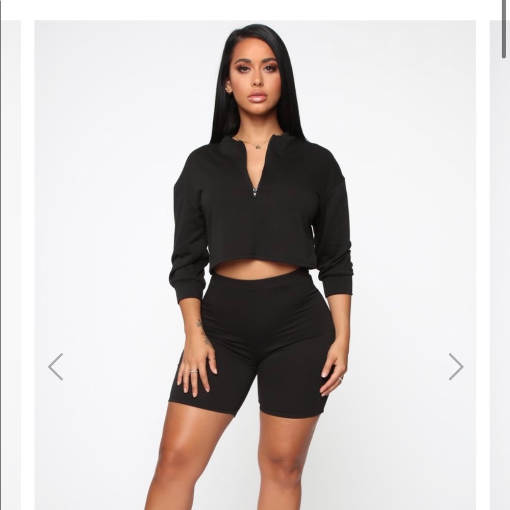XSMALL FASHION NOVA TWO PIECE SET(Orange color)